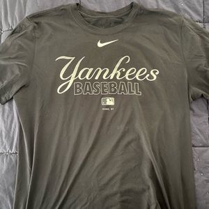 Yankees Nike shirt